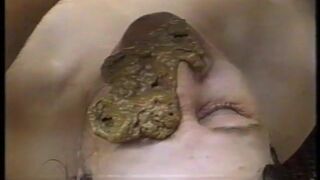 Fazendo cocô no rosto de mulher gorda, ScatKings.com Scat Porn 13 ScatKings.com Scat Porn